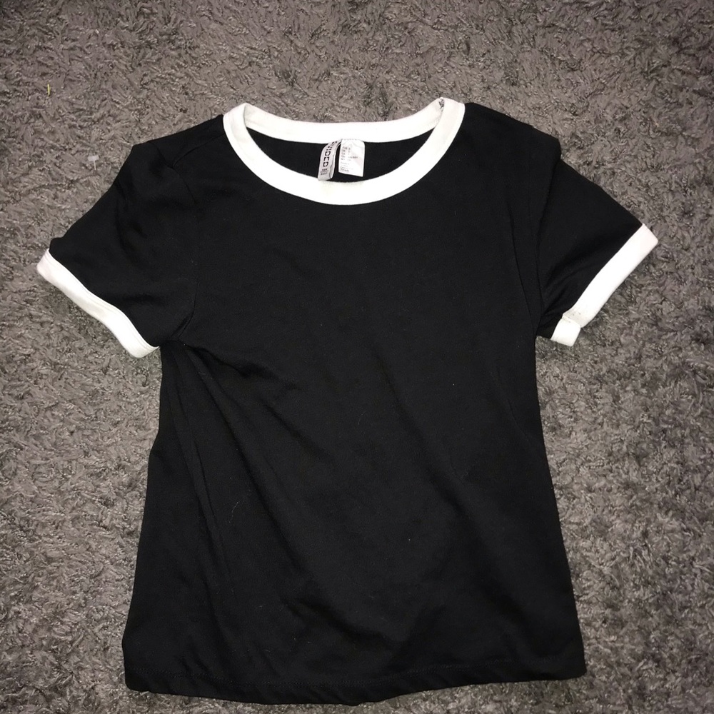 Black shirt with a white detailing from H&M